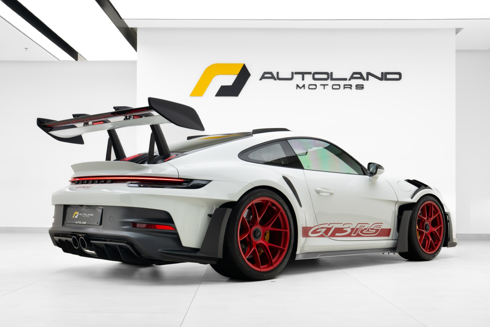 2023 PORSCHE 911 GT3 RS WEISSACH. CARBON CERAMIC BRAKES. SUSPENSION LIFTER. HIGH SPEC. MAIN DEALER S